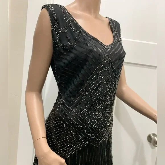 Vintage Style "Great Gatsby" Sequined Fringed Flapper. Great for Halloween - Picture 9 of 16